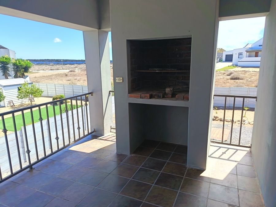 To Let 4 Bedroom Property for Rent in Hoogland Western Cape